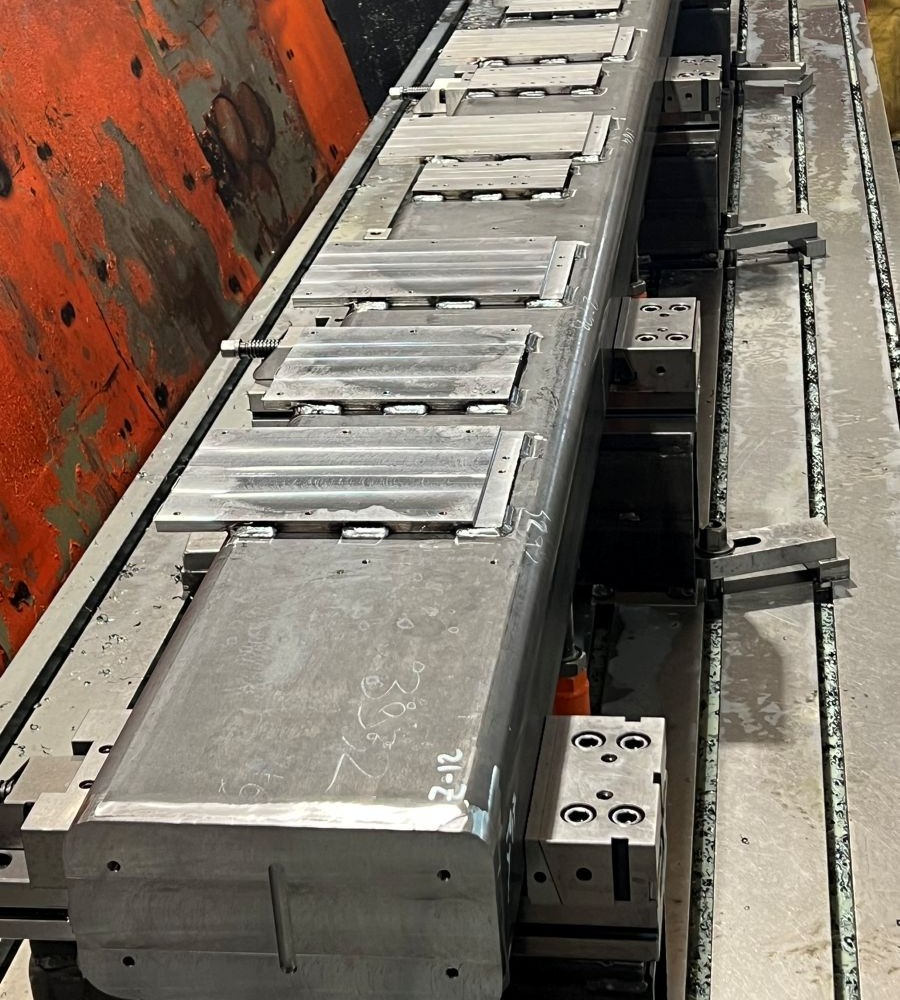Fase di staffatura del pezzo in officina